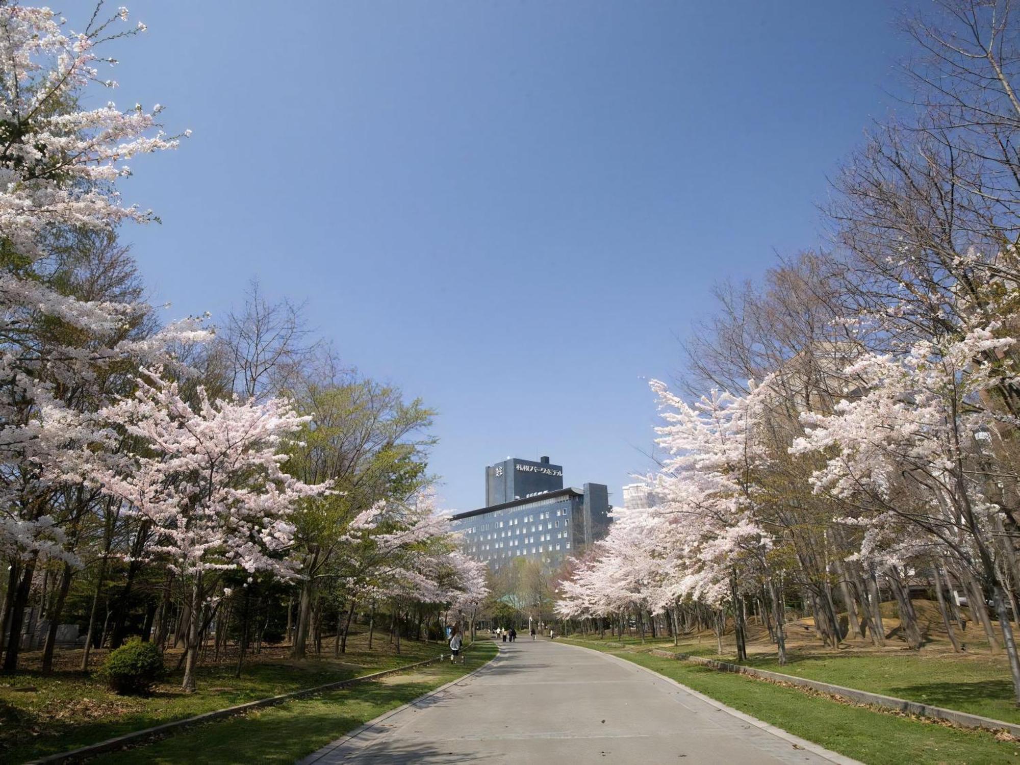 โรงแรมซัปโปโร ปาร์ค ภายนอก รูปภาพ The campus in spring